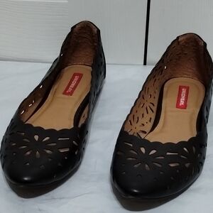 Union Bay Black Point‑Toe Flats | Floral Cutout Detail | Size 9